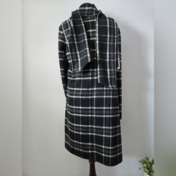 MARIO SERRANI Black, Grey Plaid Wrap Coat, Attached Scarf.Purple Silky Lining.8 - Picture 5 of 15